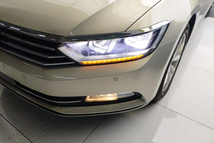 Used Volkswagen Magotan 2019 330TSI DSG Leading Edition China V Standard Left Front Headlight