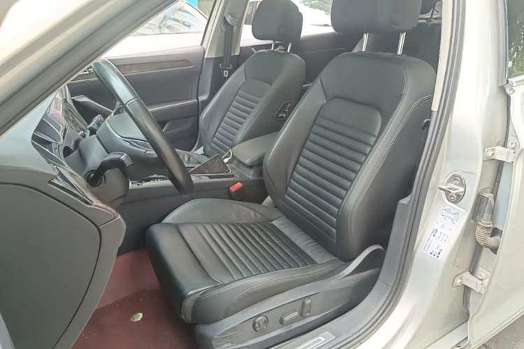 Used Volkswagen Magotan 2019 330TSI DSG Luxury Version China VI Standard Left Front Seat