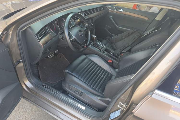 Used Volkswagen Magotan 2019 330TSI DSG Leading Edition China V Standard Left Front Seat