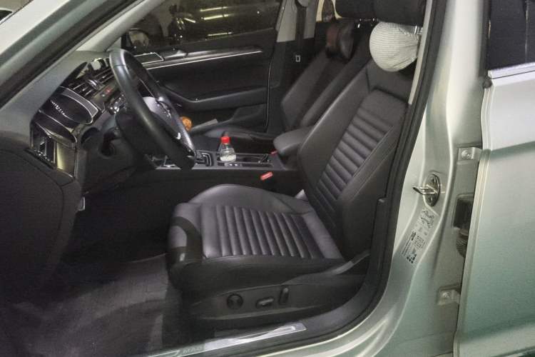 Used Volkswagen Magotan 2019 330TSI DSG Leading Model China VI Standard Left Front Seat