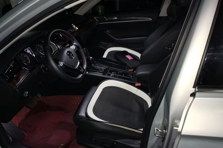 Used Volkswagen Magotan 2019 330TSI DSG Luxury Version China VI Standard Left Front Seat