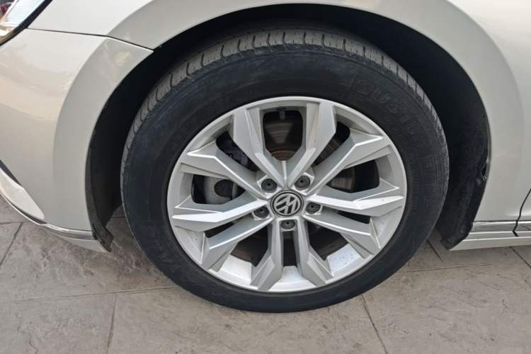 Used Volkswagen Magotan 2019 330TSI DSG Luxury Version China VI Standard Left Front Wheel Hub