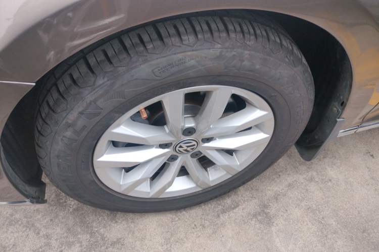 Used Volkswagen Magotan 2019 280TSI DSG Comfort Model China VI Standard Left Front Wheel Hub
