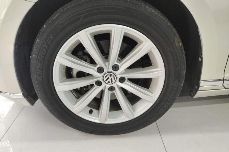 Used Volkswagen Magotan 2019 330TSI DSG Leading Model China VI Standard Left Front Wheel Hub