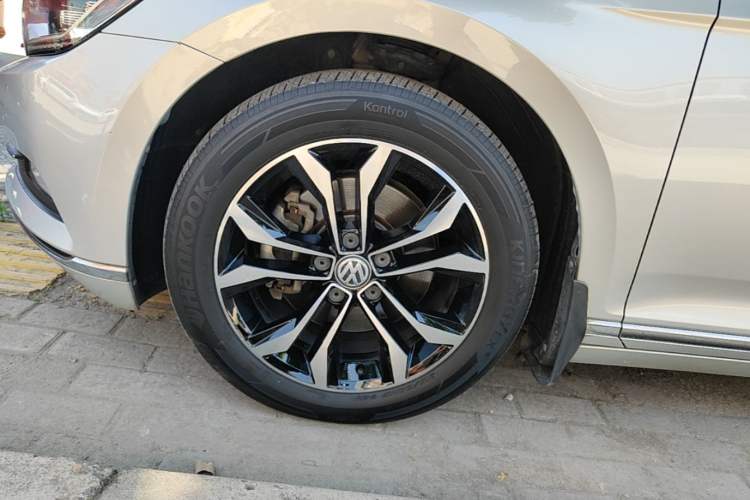 Used Volkswagen Magotan 2019 330TSI DSG Luxury Version China VI Standard Left Front Wheel Hub