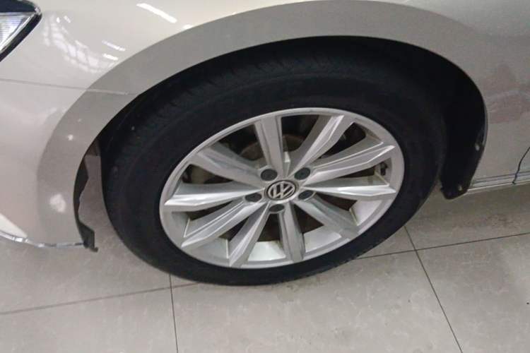 Used Volkswagen Magotan 2019 330TSI DSG Leading Edition China V Standard Left Front Wheel Hub