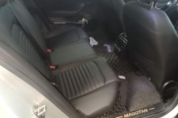 Used Volkswagen Magotan 2019 330TSI DSG Luxury Model China V Standard Left Rear Seat