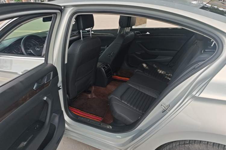 Used Volkswagen Magotan 2019 330TSI DSG Luxury Version China VI Standard Left Rear Seat