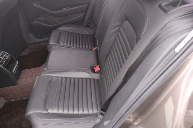 Used Volkswagen Magotan 2019 280TSI DSG Comfort Model China VI Standard Left Rear Seat