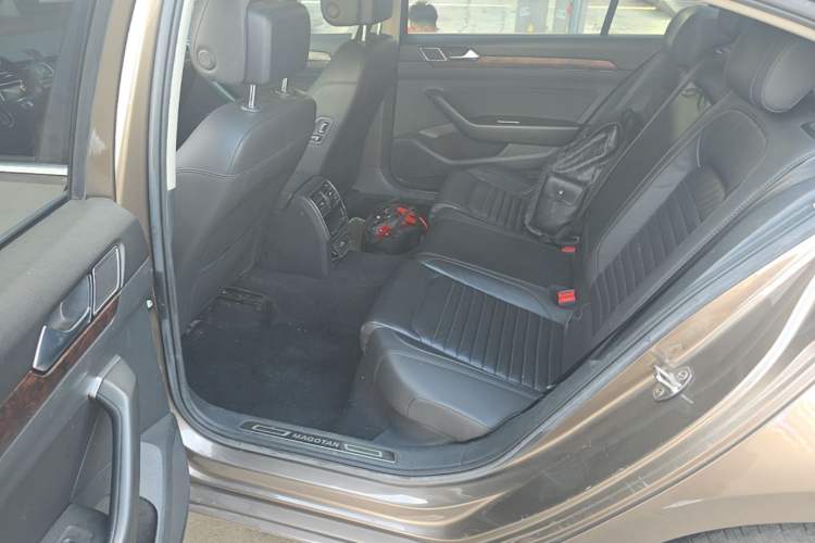 Used Volkswagen Magotan 2019 330TSI DSG Leading Edition China V Standard Left Rear Seat