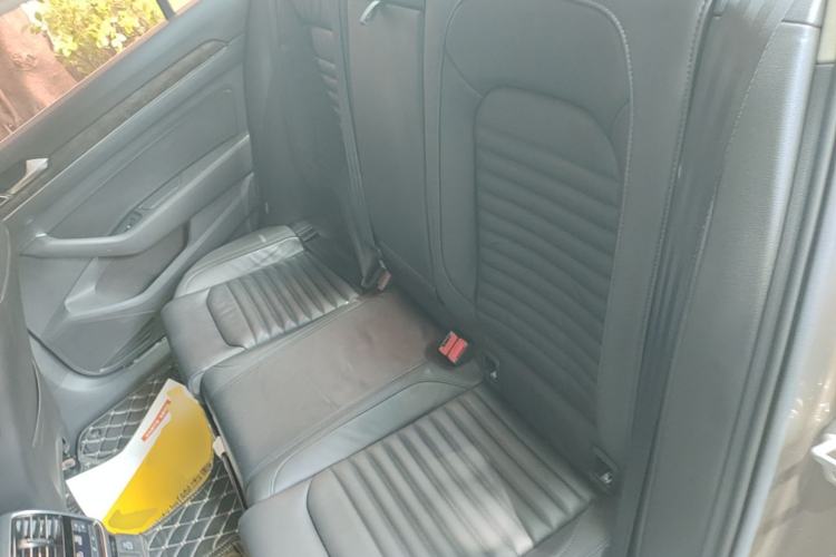 Used Volkswagen Magotan 2019 330TSI DSG Luxury Model China V Standard Left Rear Seat