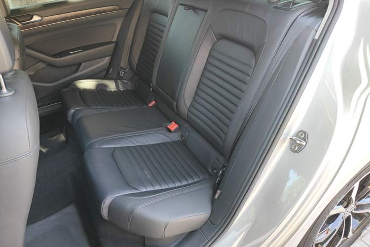 Used Volkswagen Magotan 2019 330TSI DSG Luxury Version China VI Standard Left Rear Seat