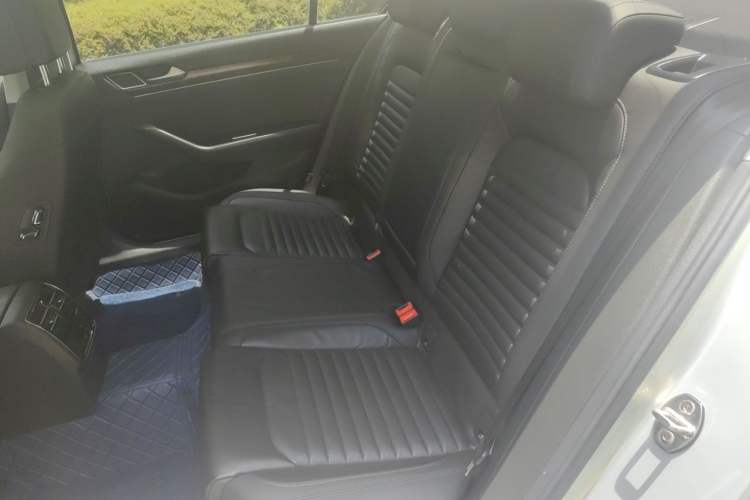 Used Volkswagen Magotan 2019 330TSI DSG Luxury Model China V Standard Left Rear Seat