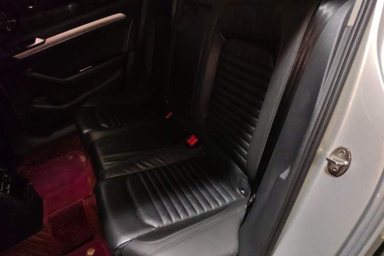 Used Volkswagen Magotan 2019 280TSI DSG Comfort Model China V Standard Left Rear Seat