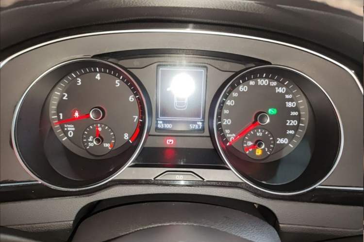 Used Volkswagen Magotan 2019 330TSI DSG Leading Edition China V Standard Odometer Close Up