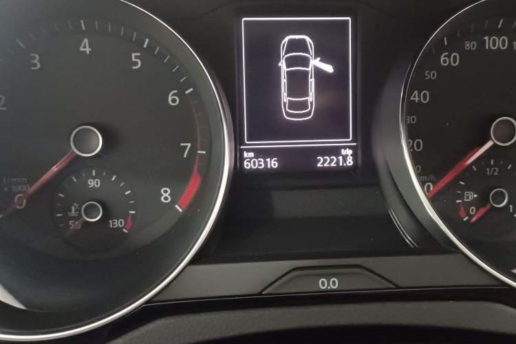 Used Volkswagen Magotan 2019 330TSI DSG Luxury Version China VI Standard Odometer Close Up