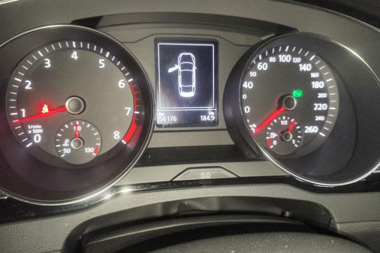 Used Volkswagen Magotan 2019 330TSI DSG Leading Model China VI Standard Odometer Close Up