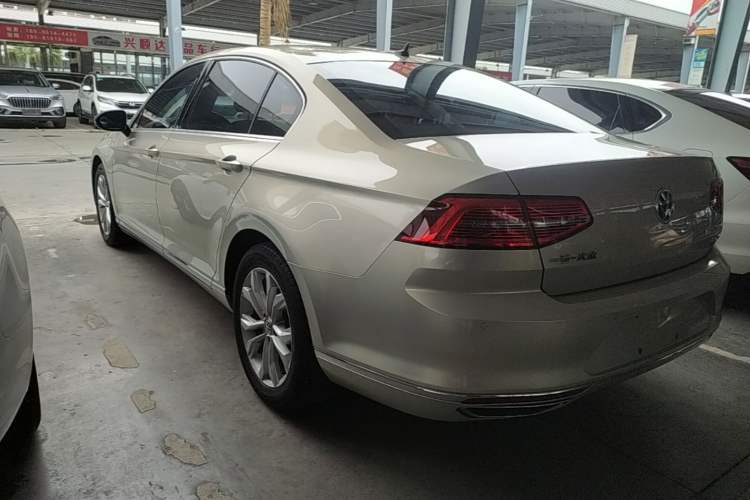 Used Volkswagen Magotan 2019 330TSI DSG Luxury Model China V Standard Rear Left 45 Deg