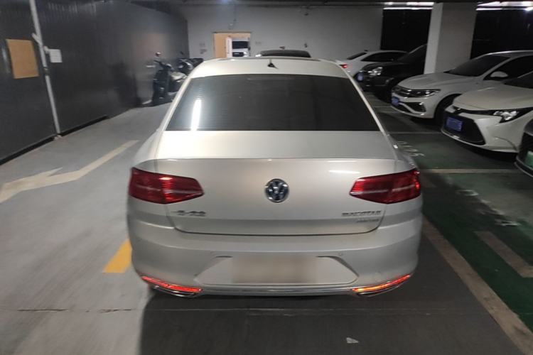 Used Volkswagen Magotan 2019 330TSI DSG Luxury Version China VI Standard Rear