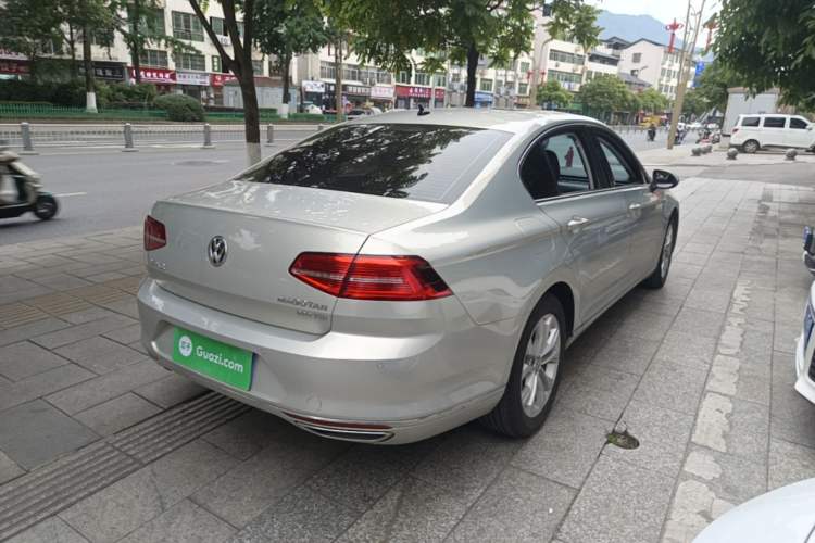 Used Volkswagen Magotan 2019 330TSI DSG Luxury Version China VI Standard Rear Right 45 Deg