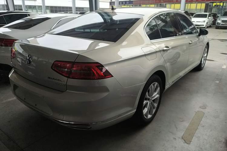 Used Volkswagen Magotan 2019 330TSI DSG Luxury Model China V Standard Rear Right 45 Deg