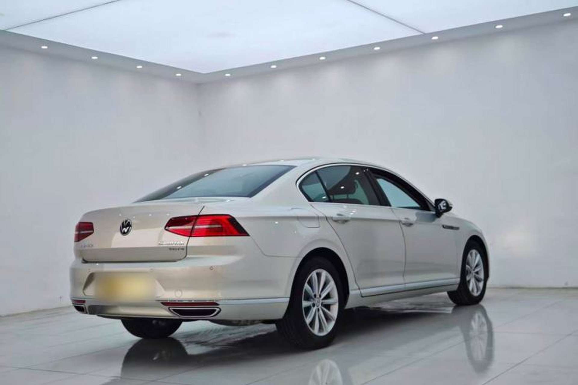 Used Volkswagen Magotan 2019 330TSI DSG Leading Edition China V Standard Rear Right 45 Deg