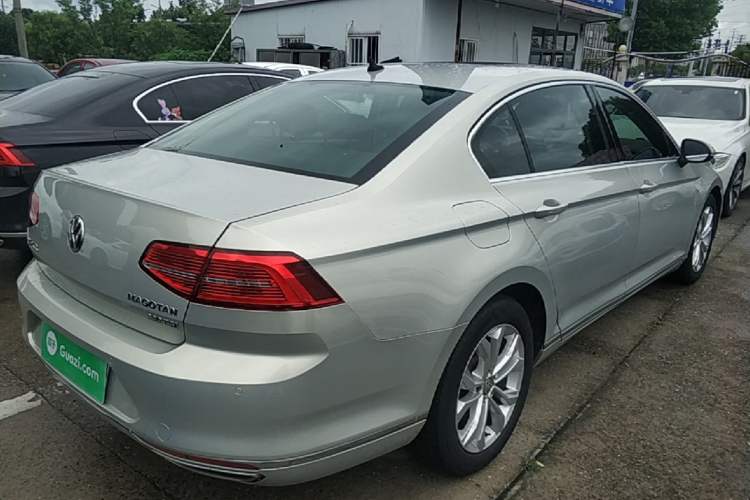 Used Volkswagen Magotan 2019 330TSI DSG Luxury Model China V Standard Rear Right 45 Deg