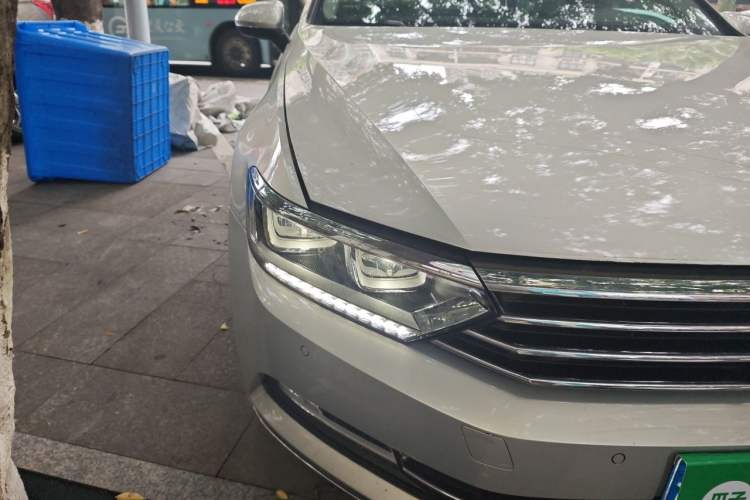 Used Volkswagen Magotan 2019 330TSI DSG Leading Model China VI Standard Right Front Headlight