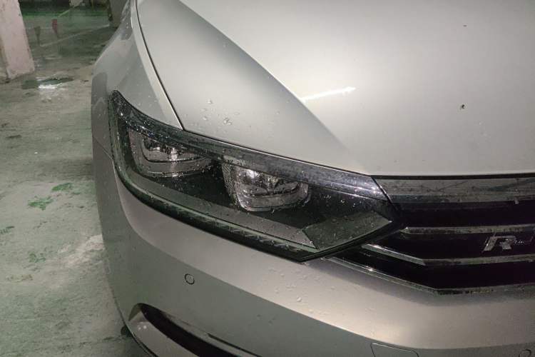 Used Volkswagen Magotan 2019 330TSI DSG Leading Edition China V Standard Right Front Headlight