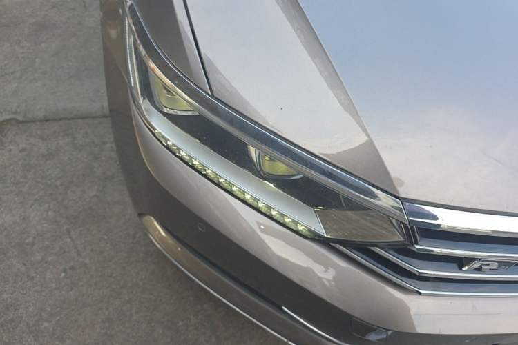 Used Volkswagen Magotan 2019 330TSI DSG Leading Edition China V Standard Right Front Headlight