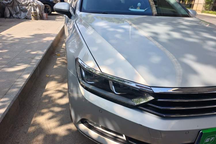 Used Volkswagen Magotan 2019 330TSI DSG Leading Edition China V Standard Right Front Headlight