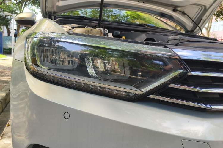 Used Volkswagen Magotan 2019 330TSI DSG Luxury Model China V Standard Right Front Headlight