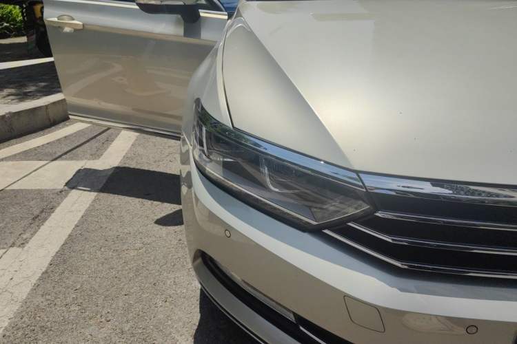 Used Volkswagen Magotan 2019 330TSI DSG Luxury Model China V Standard Right Front Headlight