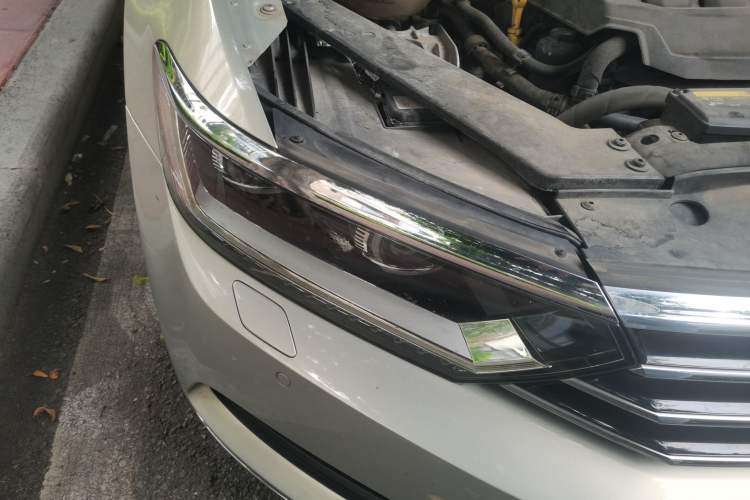 Used Volkswagen Magotan 2019 330TSI DSG Luxury Version China VI Standard Right Front Headlight