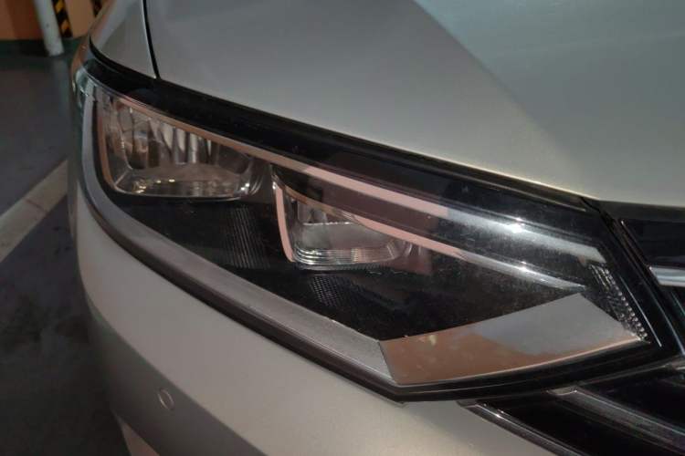 Used Volkswagen Magotan 2019 280TSI DSG Comfort Model China V Standard Right Front Headlight