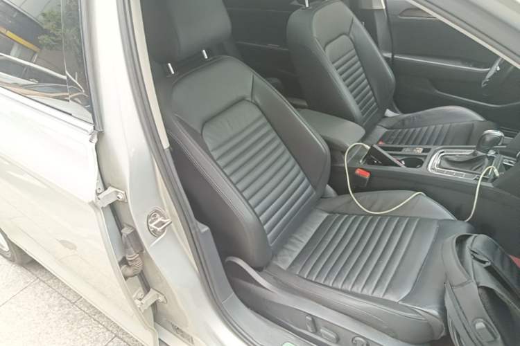 Used Volkswagen Magotan 2019 330TSI DSG Luxury Version China VI Standard Right Front Seat