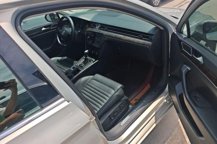 Used Volkswagen Magotan 2019 330TSI DSG Luxury Version China VI Standard Right Front Seat