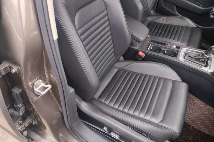 Used Volkswagen Magotan 2019 280TSI DSG Comfort Model China VI Standard Right Front Seat