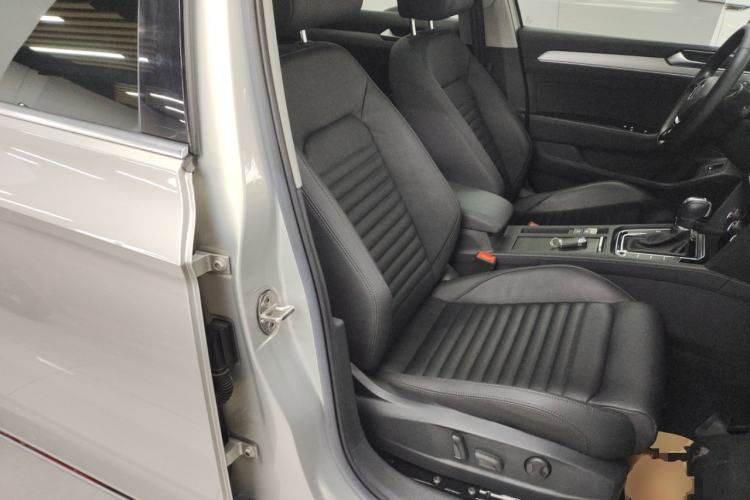 Used Volkswagen Magotan 2019 330TSI DSG Leading Model China VI Standard Right Front Seat
