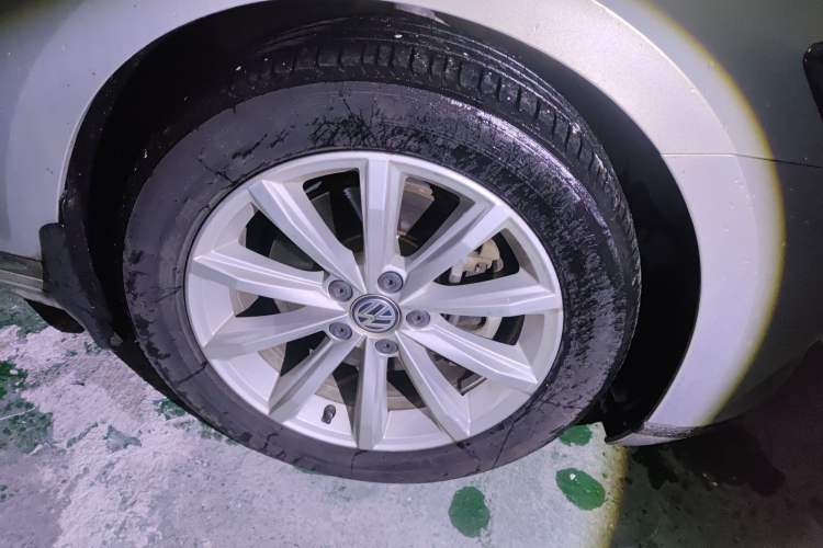 Used Volkswagen Magotan 2019 330TSI DSG Leading Edition China V Standard Right Front Wheel Hub