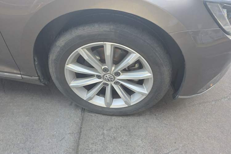 Used Volkswagen Magotan 2019 330TSI DSG Leading Edition China V Standard Right Front Wheel Hub