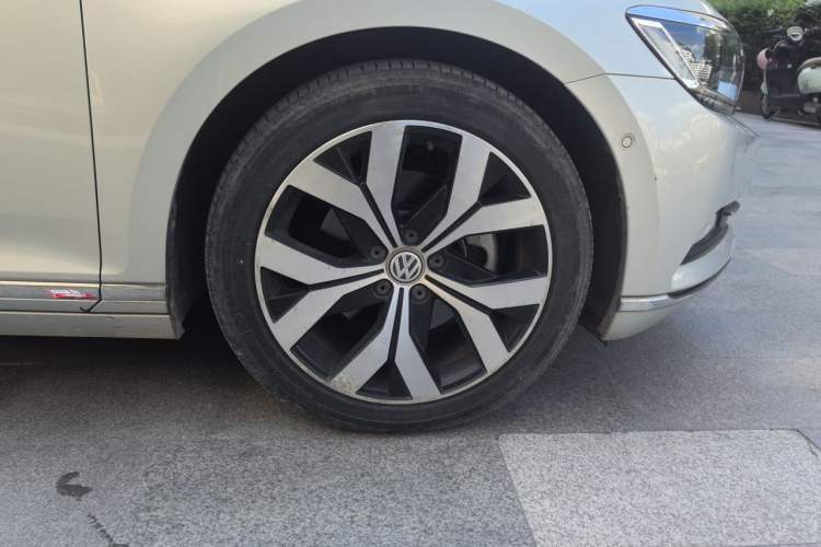 Used Volkswagen Magotan 2019 380TSI DSG Prestige Model China V Standard Right Front Wheel Hub