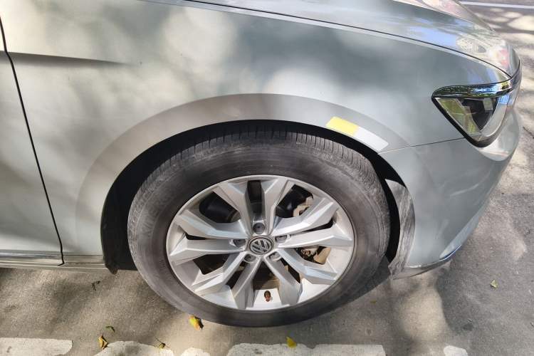 Used Volkswagen Magotan 2019 330TSI DSG Luxury Model China V Standard Right Front Wheel Hub