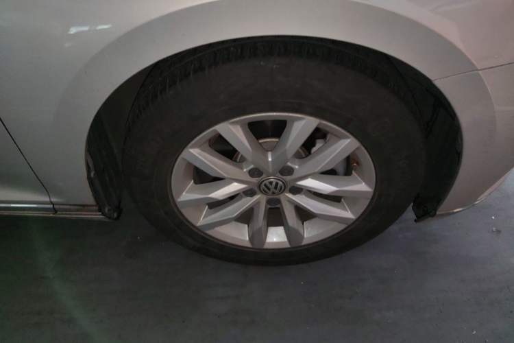 Used Volkswagen Magotan 2019 280TSI DSG Comfort Model China V Standard Right Front Wheel Hub