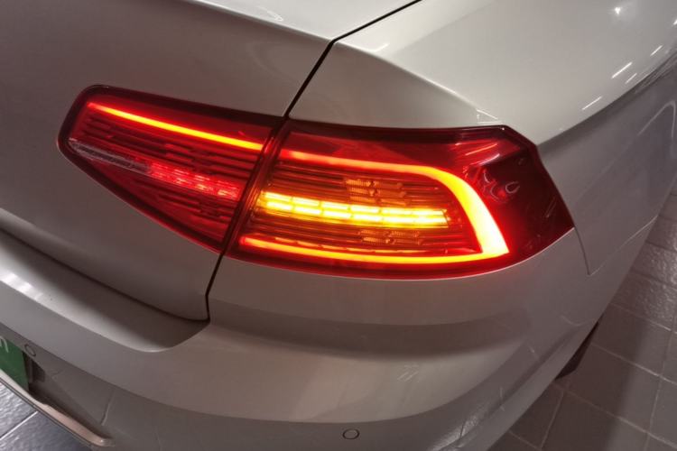 Used Volkswagen Magotan 2019 330TSI DSG Leading Model China VI Standard Right Rear Taillight