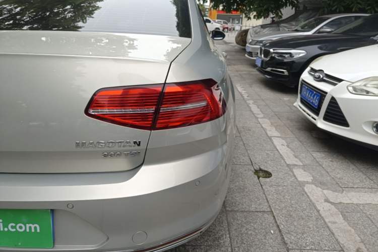 Used Volkswagen Magotan 2019 330TSI DSG Luxury Version China VI Standard Right Rear Taillight