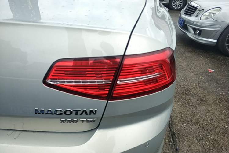 Used Volkswagen Magotan 2019 330TSI DSG Luxury Model China V Standard Right Rear Taillight