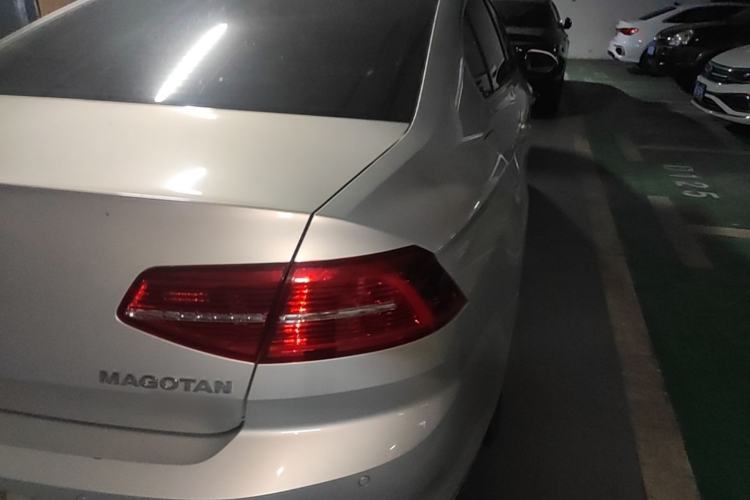 Used Volkswagen Magotan 2019 330TSI DSG Luxury Version China VI Standard Right Rear Taillight