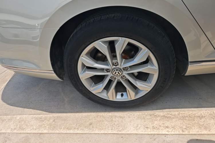 Used Volkswagen Magotan 2019 330TSI DSG Luxury Version China VI Standard Right Rear Wheel Hub
