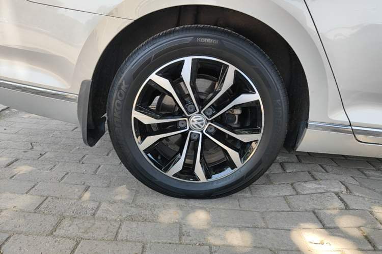 Used Volkswagen Magotan 2019 330TSI DSG Luxury Version China VI Standard Right Rear Wheel Hub